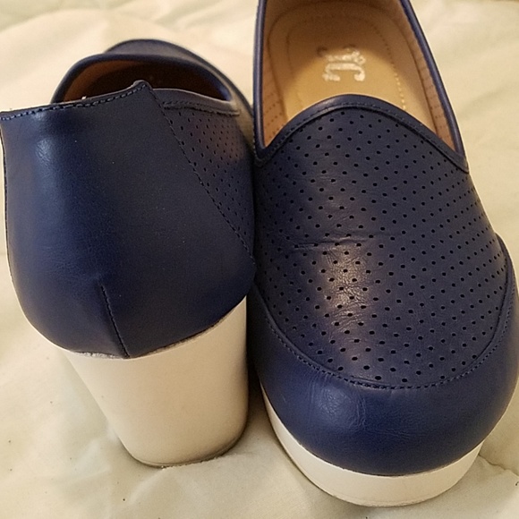 Journee Safire Blue Wedge Heels 7.5 - Picture 4 of 4